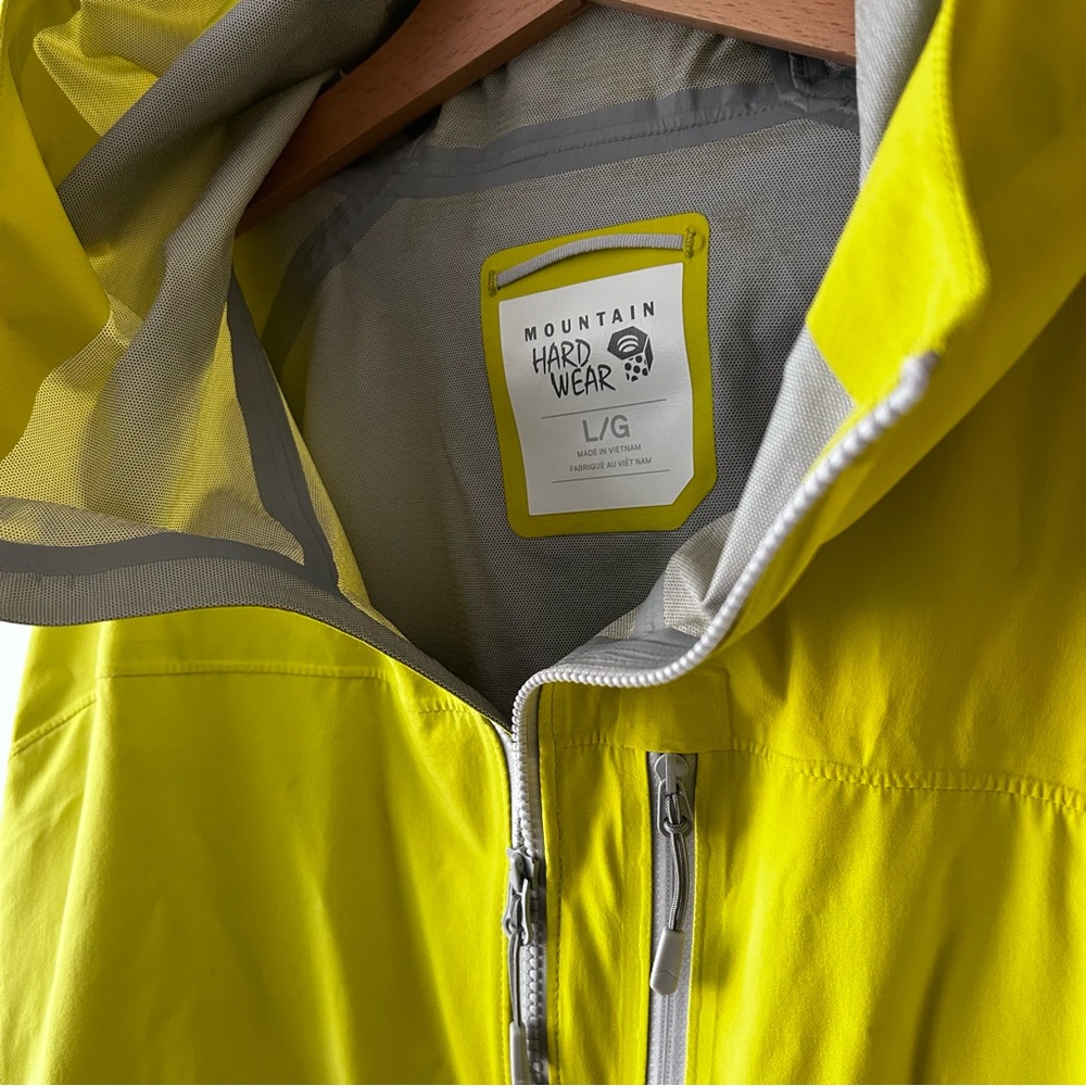 Mountain Hardwear light jacket women’s Large
